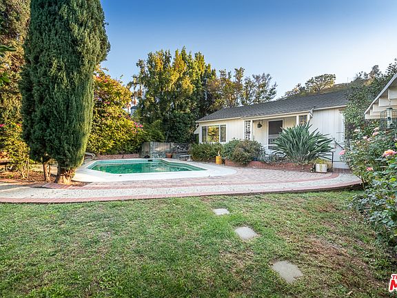 3rd image of 10948 Fruitland Dr