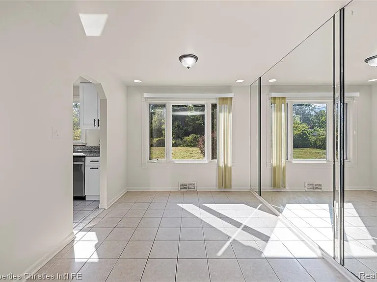 6550 Inkster Rd — Photo 7