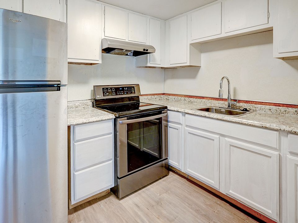 1st image of 2801 W Walnut St APT 4