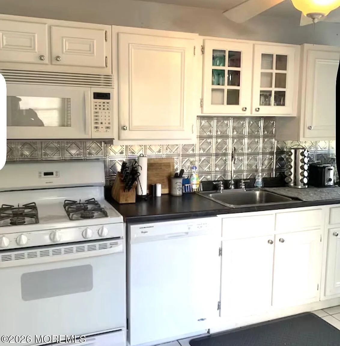 4 bed, 1395 sqft, $14,000 — Photo 3