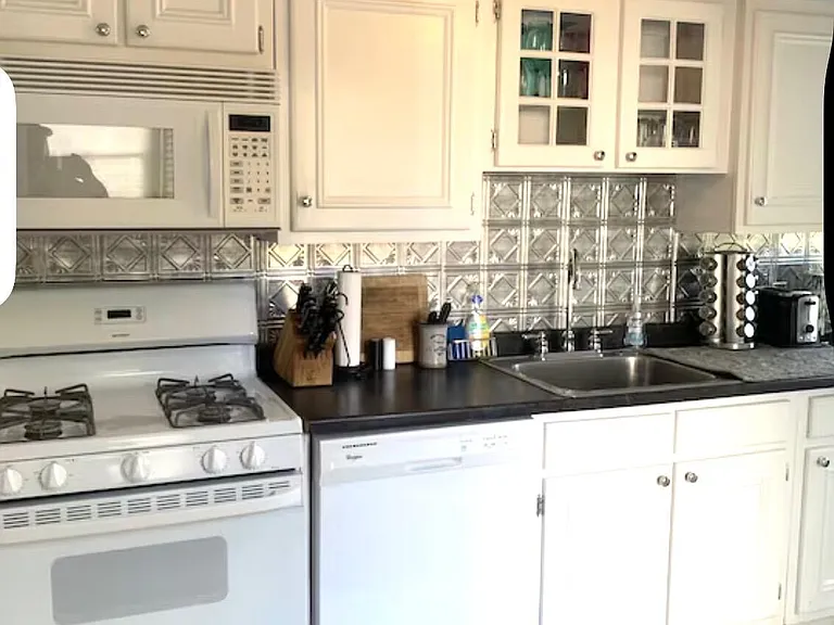 701 5th Ave — Photo 3