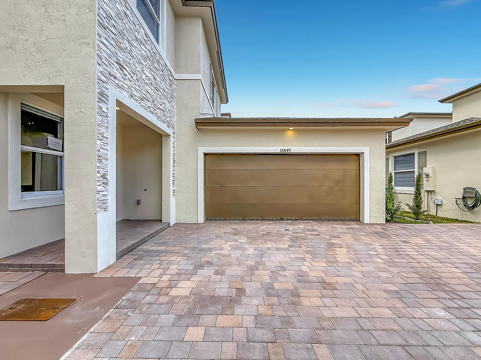 5 bed, 3.0 bath, 2474 sqft, $4,100 — Photo 2
