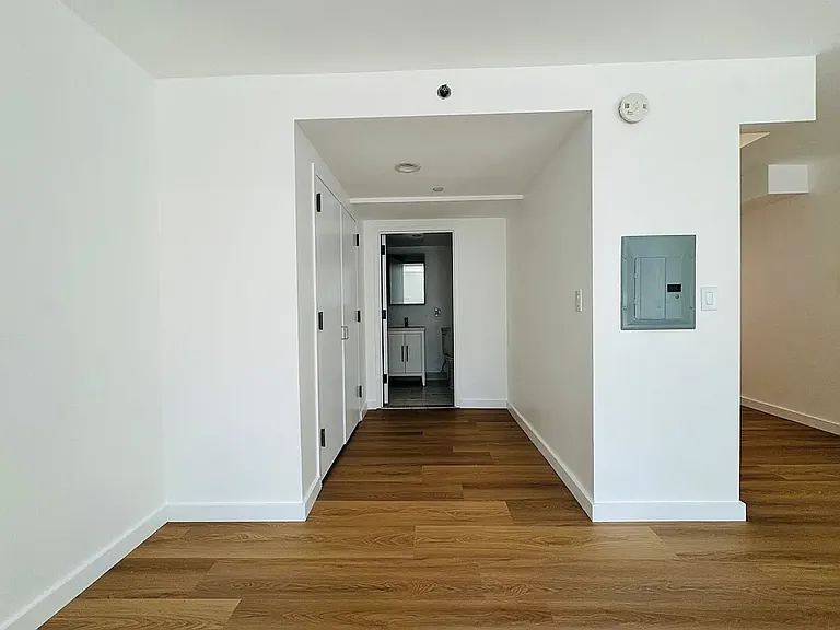 218 Myrtle Ave #3L — Photo 5