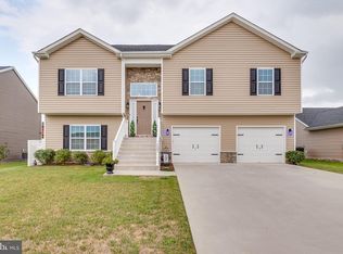 127 Aylesbury Ln, Martinsburg, WV 25403