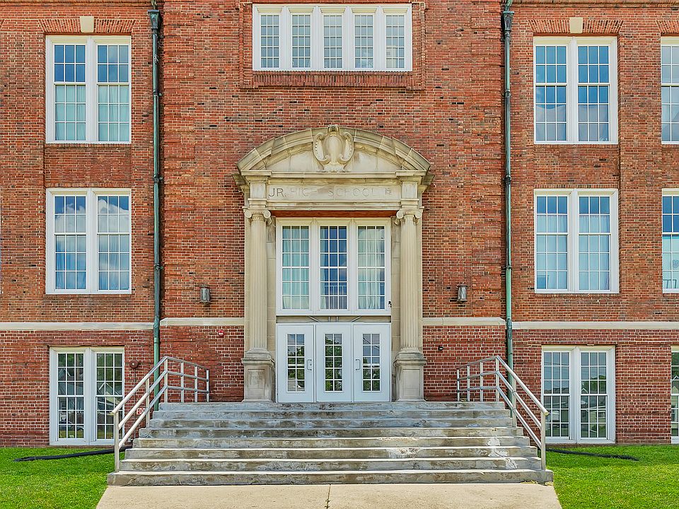 1st image of 315 2nd St #200