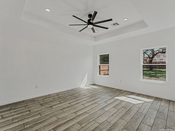 3rd image of 108 CHINABERRY HILL