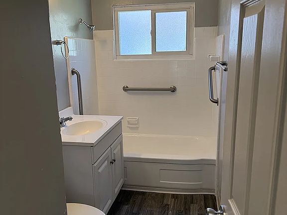 3rd image of 1851 Woodland Ave #1851