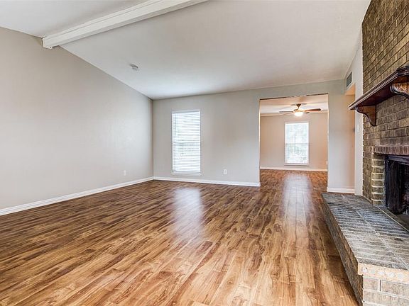 4th image of 1105 Longhorn Dr