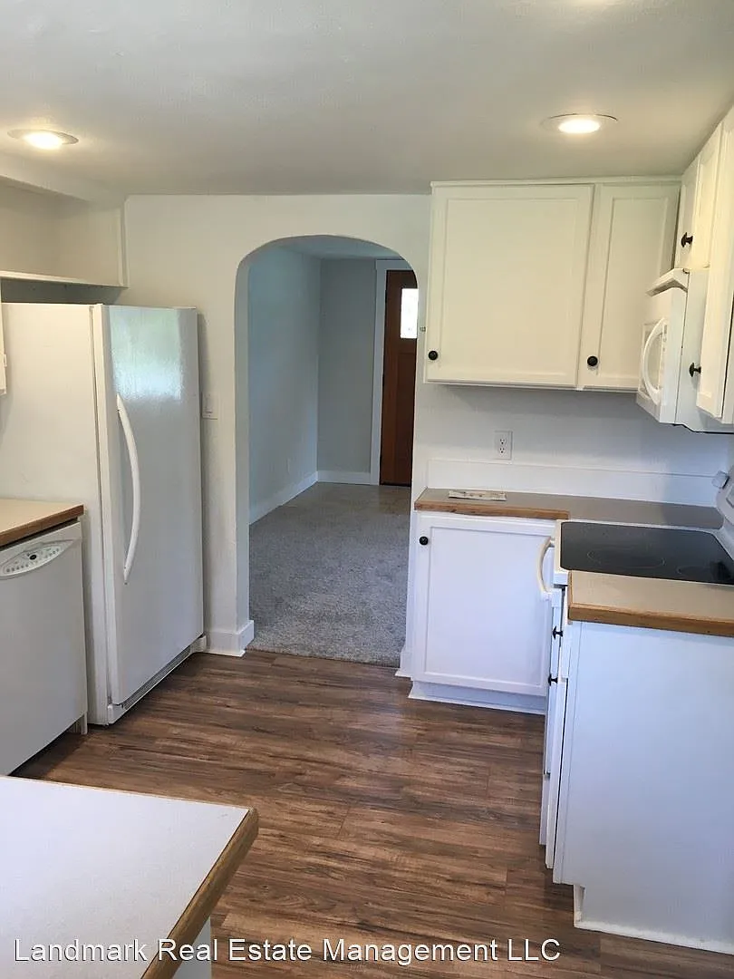 919 E McLeod Rd — Photo 3