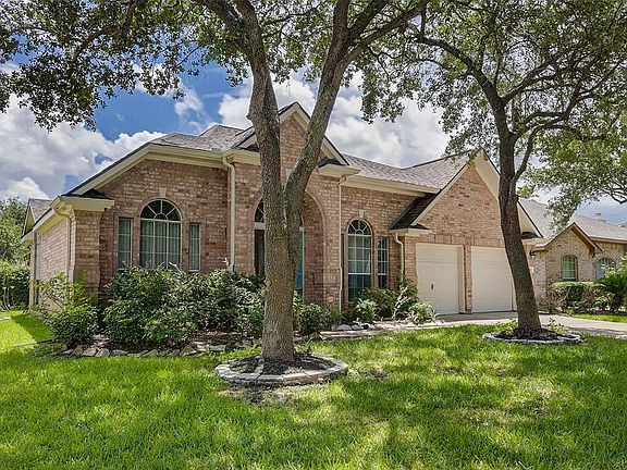 2nd image of 2911 Bluegrass Ct