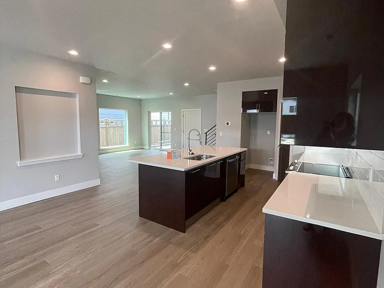 16555 SE Pleasant Valley Pkwy — Photo 2