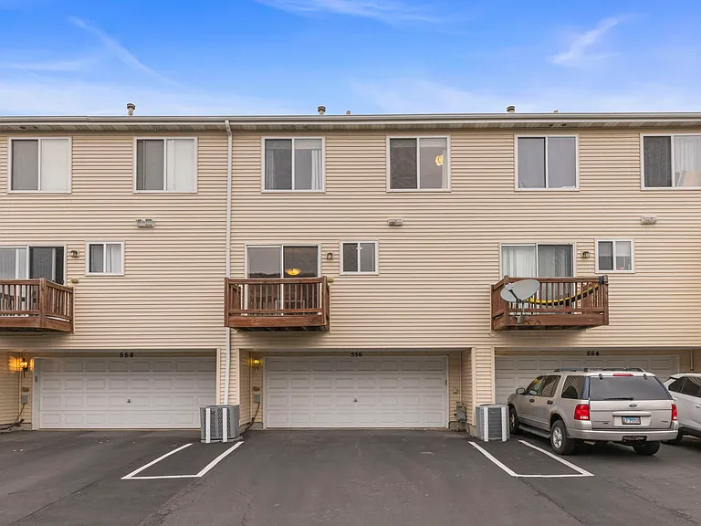 556 Lincoln Station Dr — Photo 23