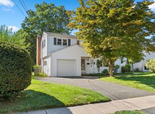 293 Elmfield St, West Hartford, CT 06110