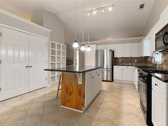4th image of 1560 Arbour Glenn Dr