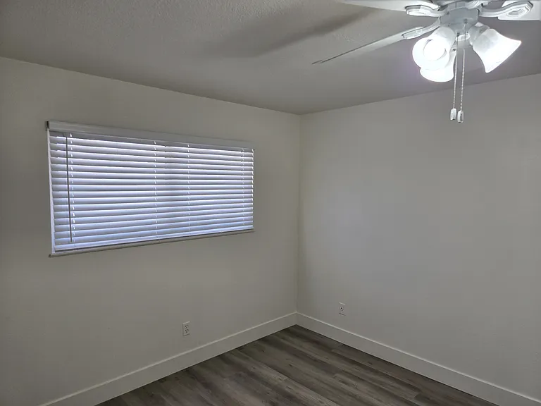 Laguna Dr — Photo 17