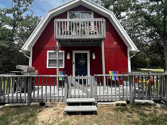 2nd image of 106 Live Oak Ln