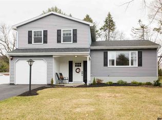 4 Bethwood Dr, Loudonville, NY 12211