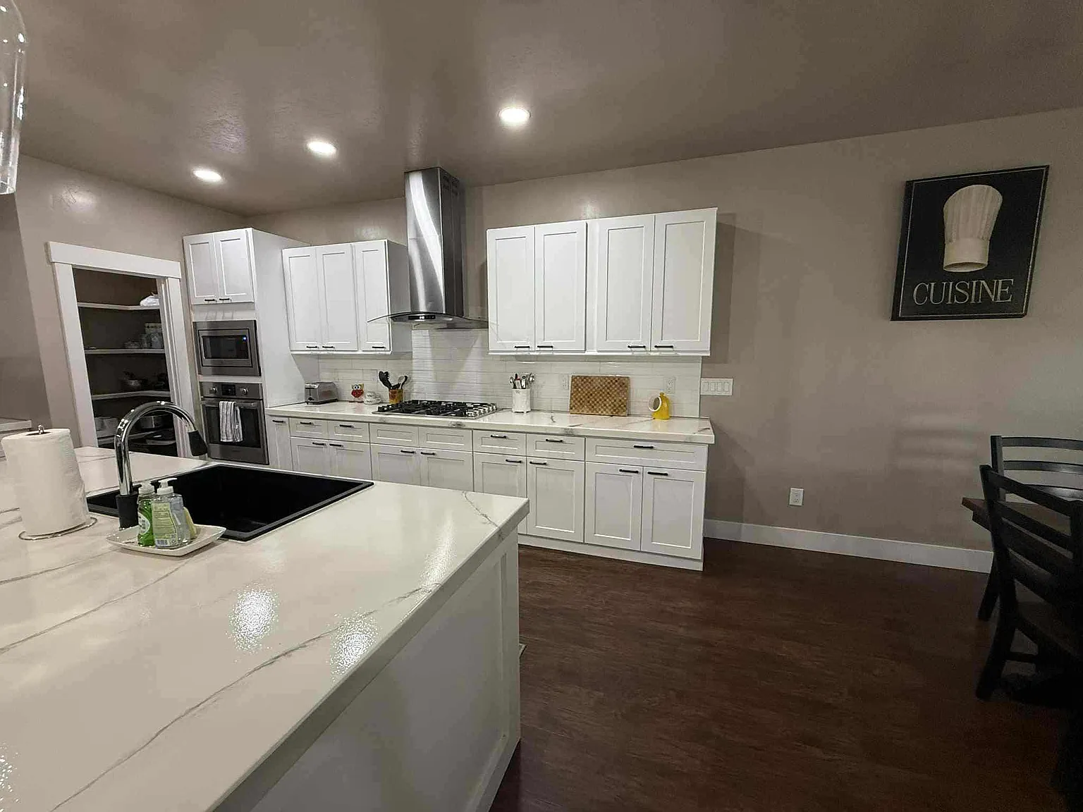 5 bed, 2787 sqft, $7,900 — Photo 2