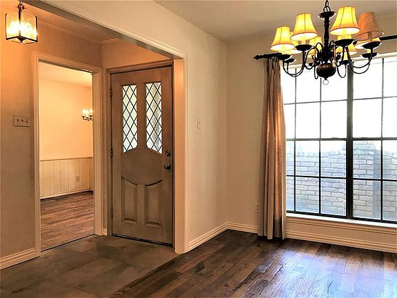 3rd image of 432 River Oaks Ln