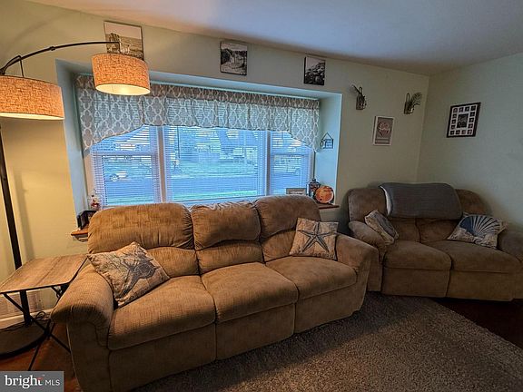4th image of 16 Wickom Ave