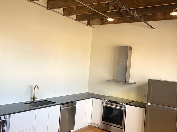 5th image of 800 Austin Ave #503