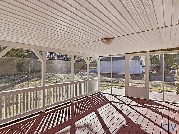 5th image of 2517 Myron Ave