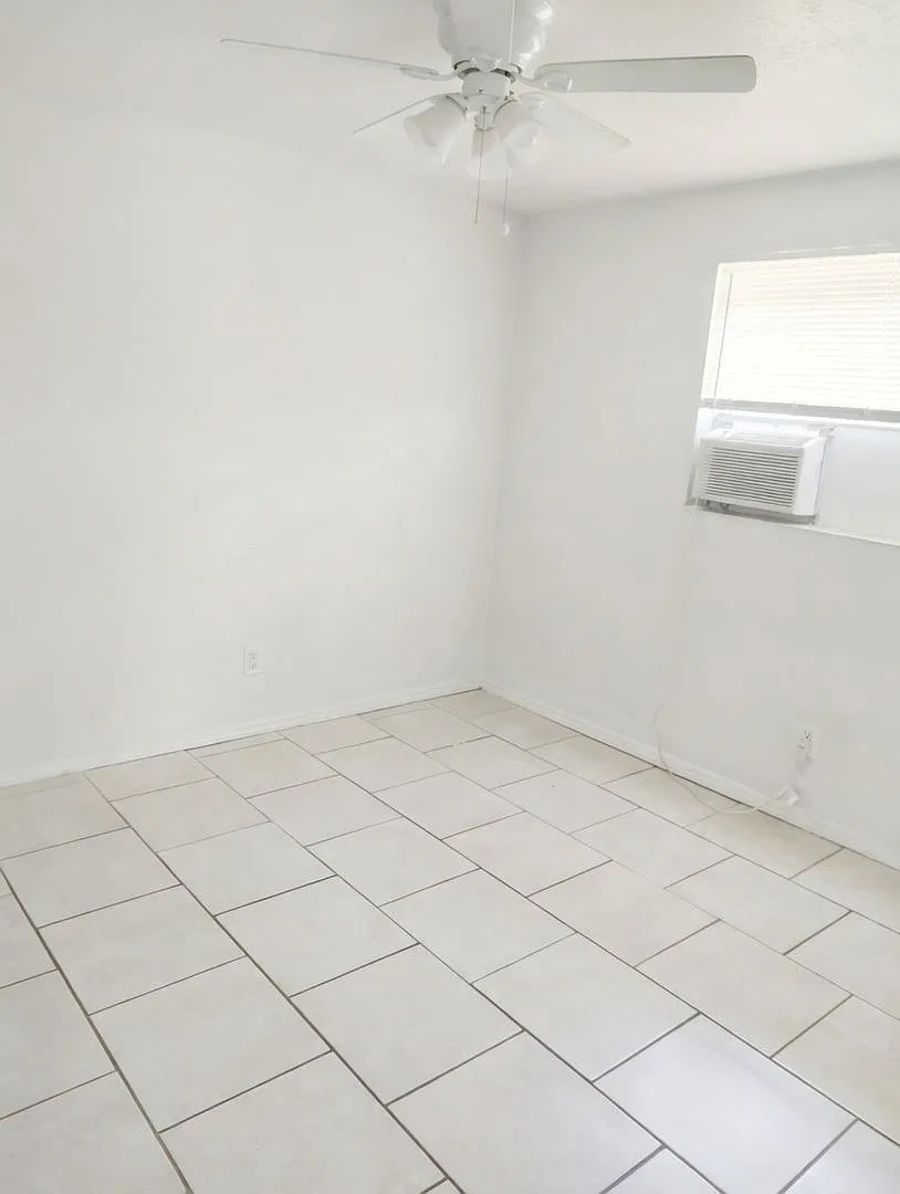 Affordable 2 Bedrooms 1 Bath — Photo 4