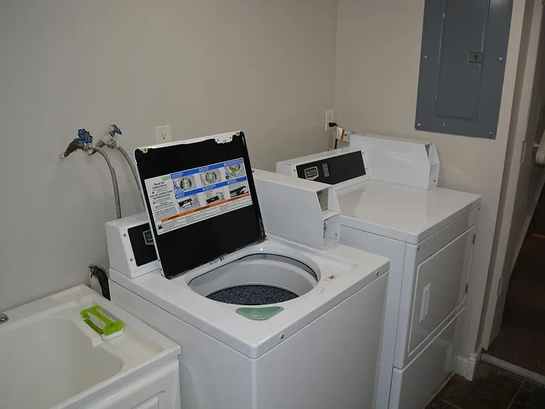 Coin laundry