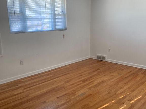 3rd image of 26401 Coolidge Hwy