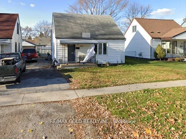1315 Partington Ave, Windsor, ON N9B 2P5