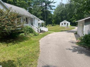 405 Park Ave, Frankfort, MI 49635