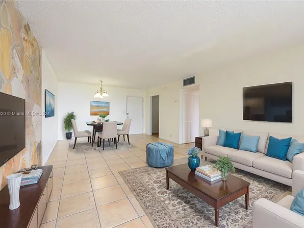 8411 NW 8th St APT 405, Miami, FL 33126