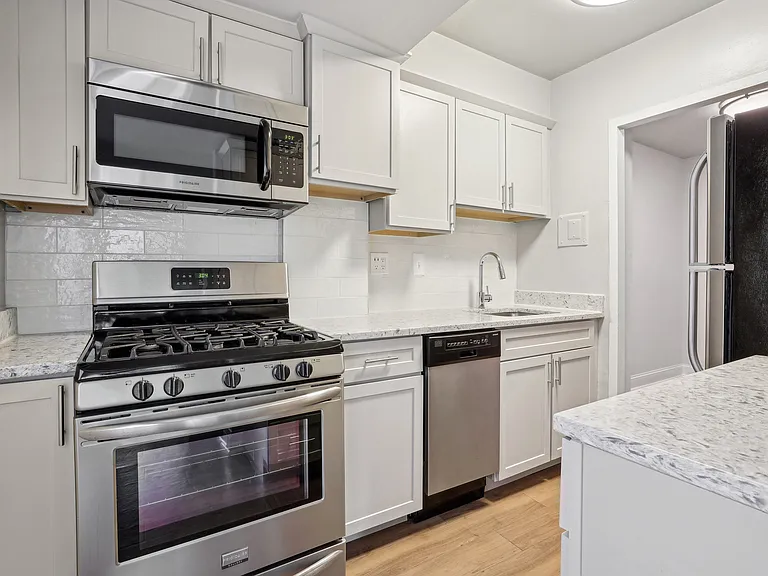 The Kenmore — Photo 12