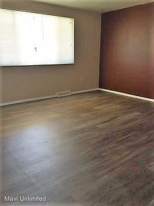 3rd image of 4695 Holland St