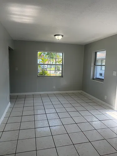 750 SW 8th St #6 Photo 1