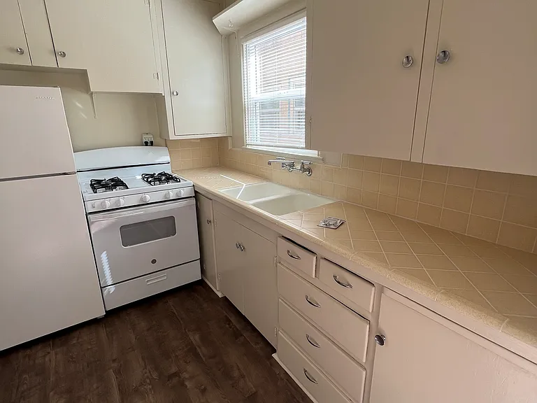 621 E Church St — Photo 9