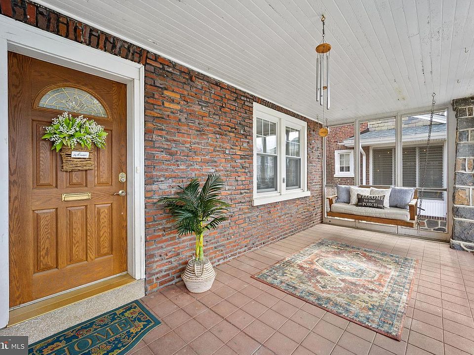 1st image of 817 W 22nd St