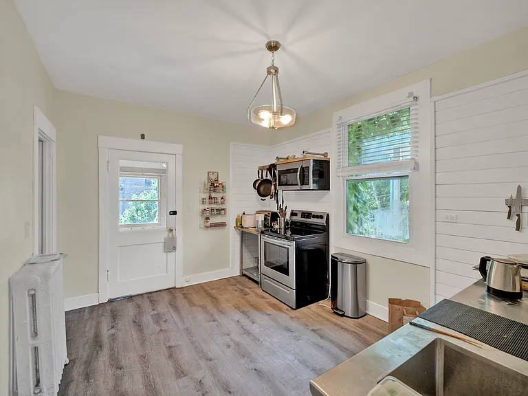 826 Hamlin St — Photo 32
