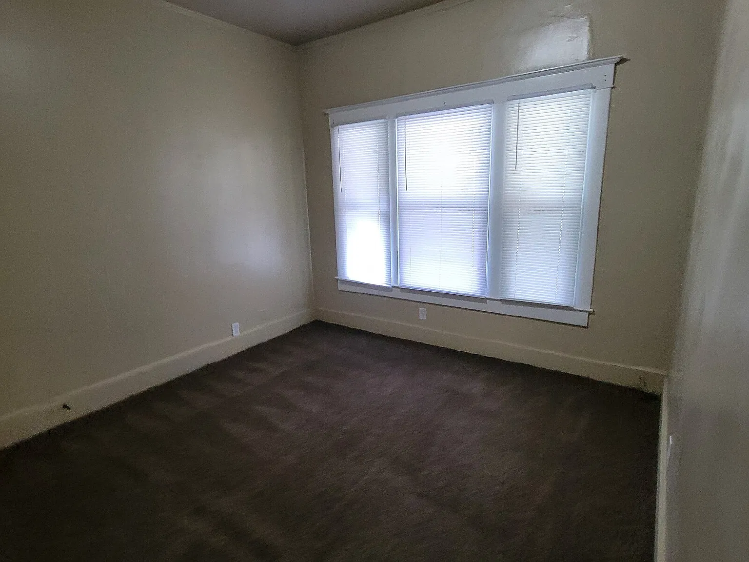 5 bed, 2.0 bath, $1,250 — Photo 2