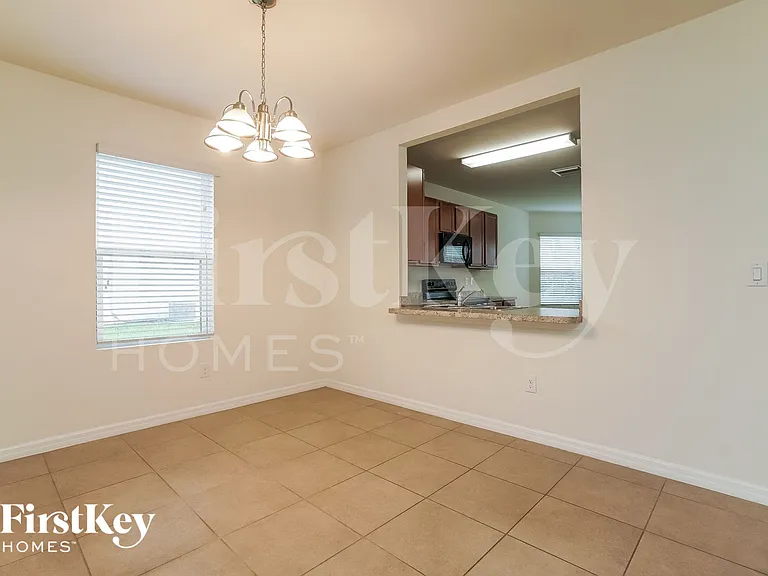 604 SW 6th Ave — Photo 4