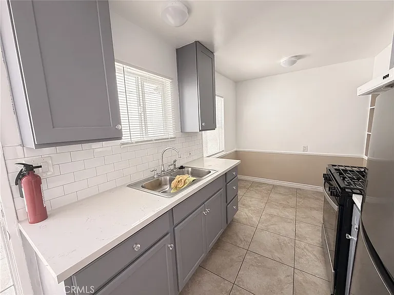 2431 W Beverly Blvd — Photo 6