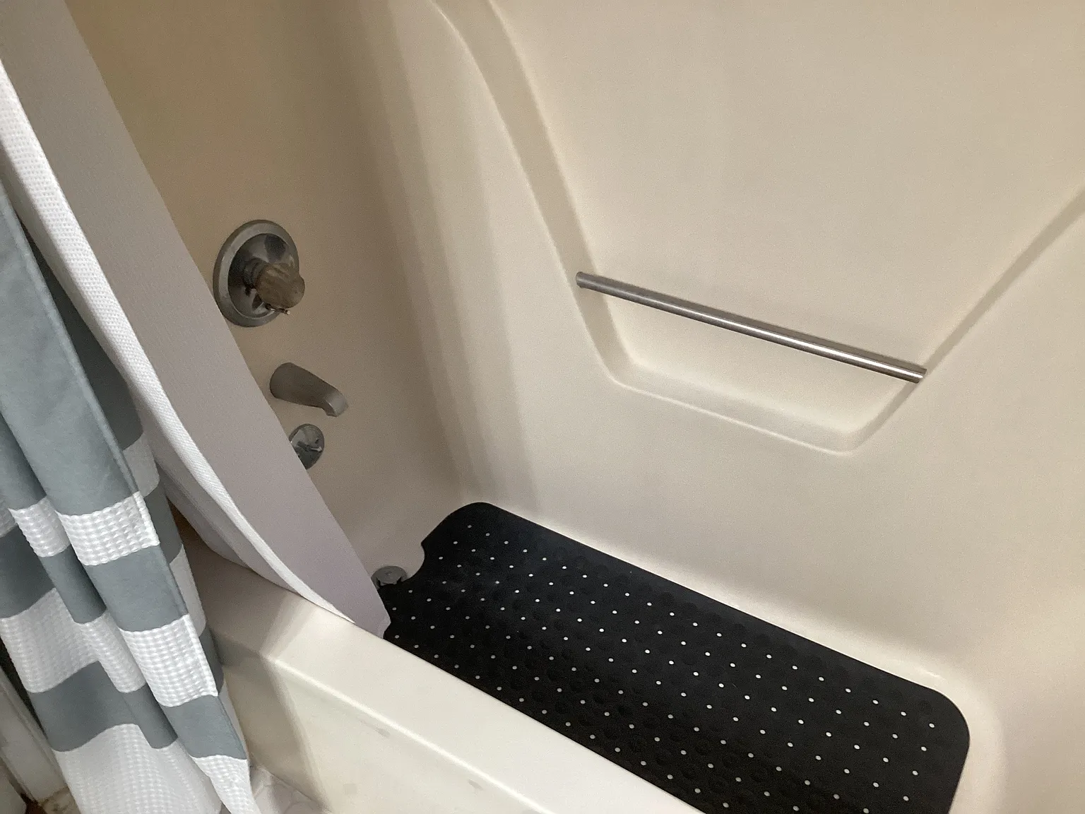 1 bed, 110 sqft, $800 — Photo 4