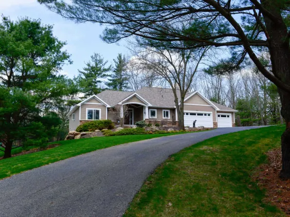 13505 Hill Country Dr, Lowell, MI 49331