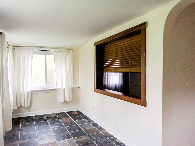 28W711 Ray St — Photo 11