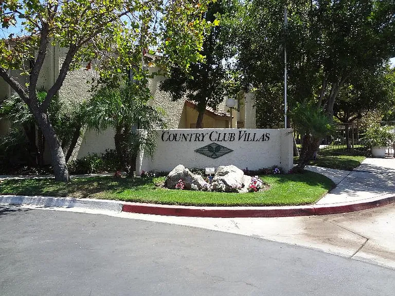 Country Club Villas — Photo 2