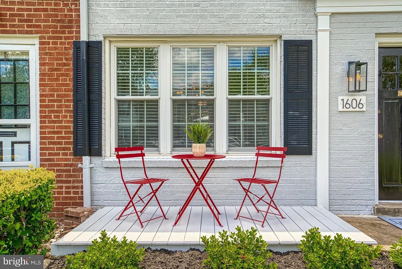 3 bed, 1116 sqft, $3,500 — Photo 1