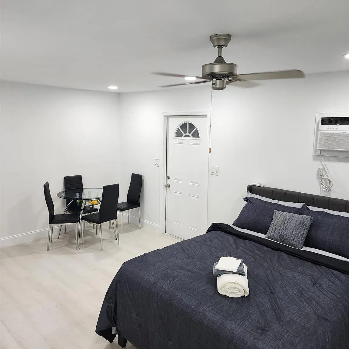 Studio, 1.0 bath, 400 sqft, $1,300 — Photo 4