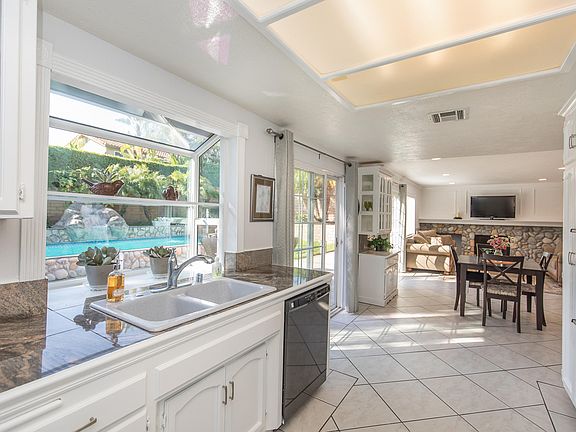 4th image of 3900 Calle Valle Vis