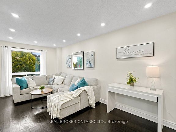 3rd image of 27 Collinsgrove Rd