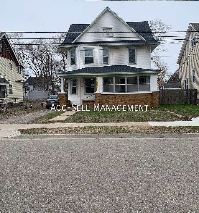 1st image of 1049 Bates St SE